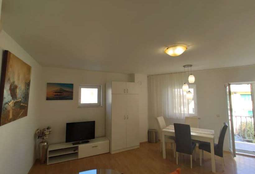 בית מלון כפרי Beach Apartments With Pool