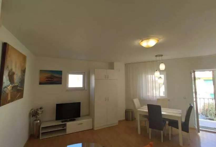 ホテル Beach Apartments With Pool