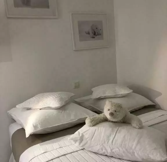 La Tanière De L Ours Blanc Aubagne Cassis Aix En Provence