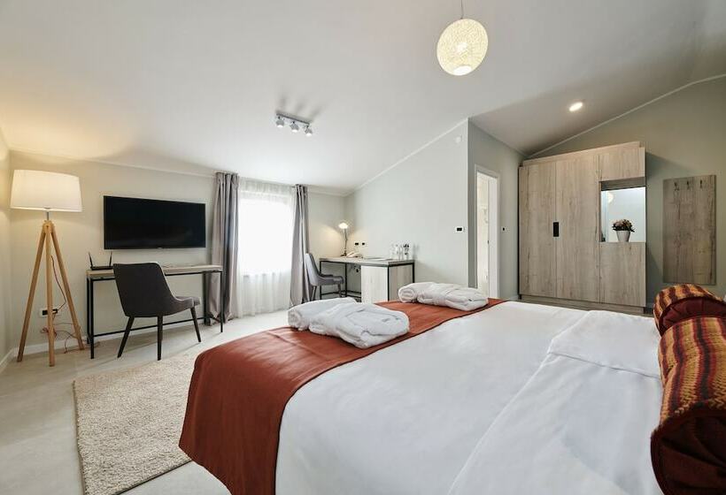 بنسيون Al Porto Suites