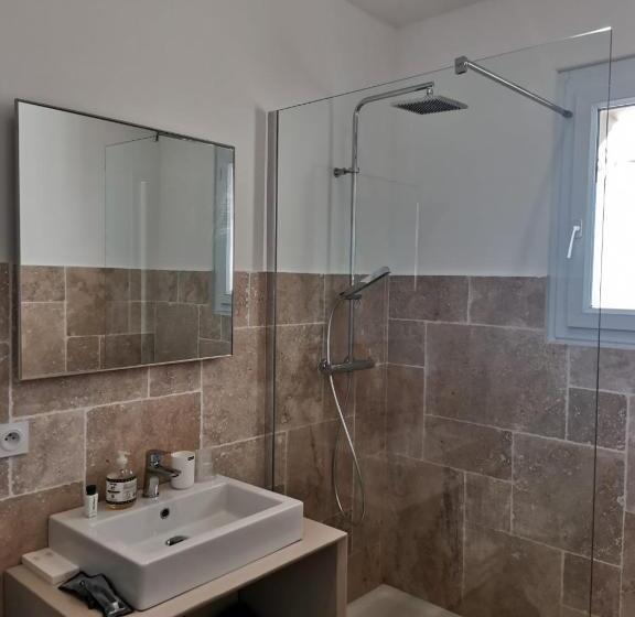 پانسیون Chambres Lougolin