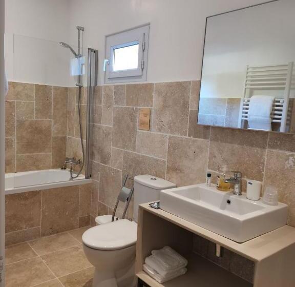 پانسیون Chambres Lougolin