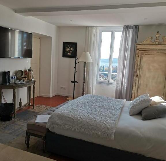 پانسیون Chambres Lougolin