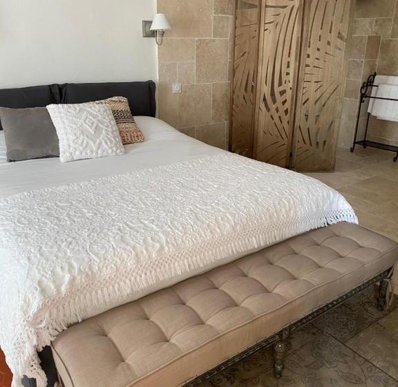 پانسیون Chambres Lougolin