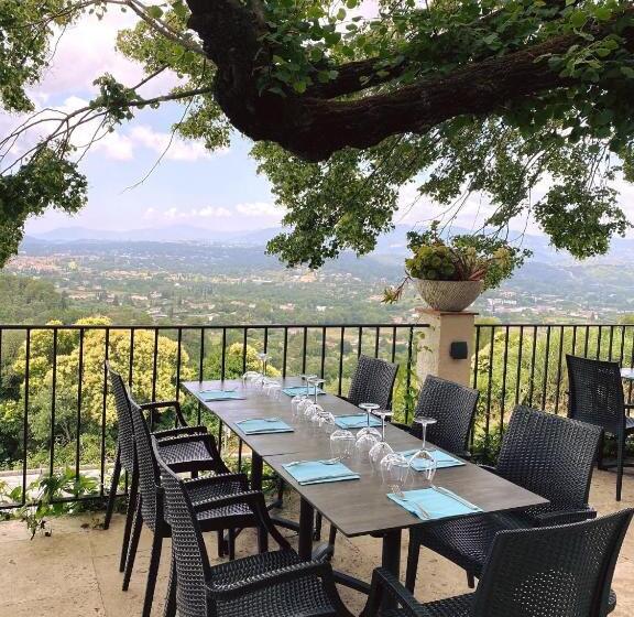 پانسیون Chambres Lougolin