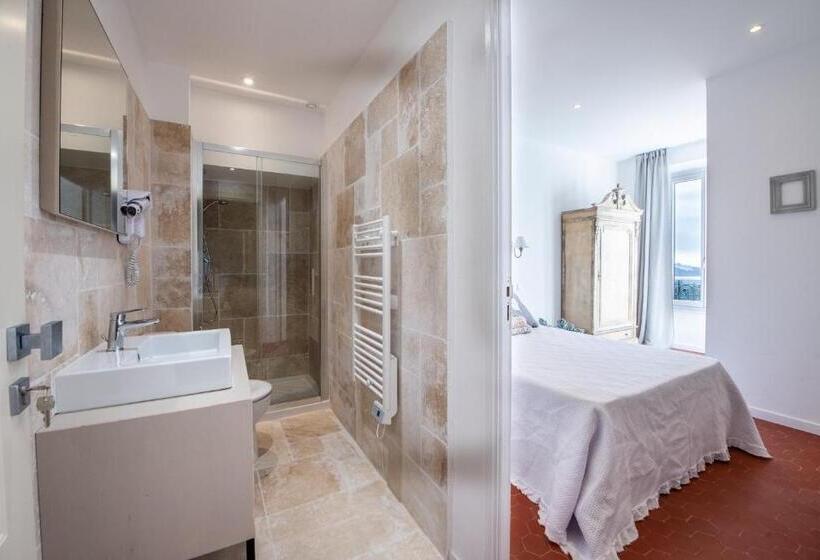 پانسیون Chambres Lougolin