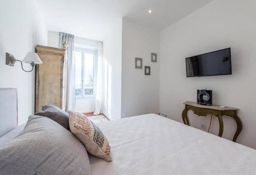 پانسیون Chambres Lougolin