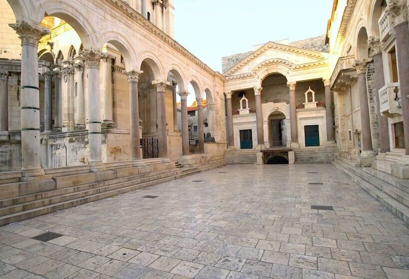 پانسیون Perello Old Town