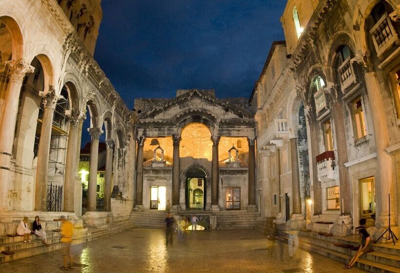 پانسیون Perello Old Town