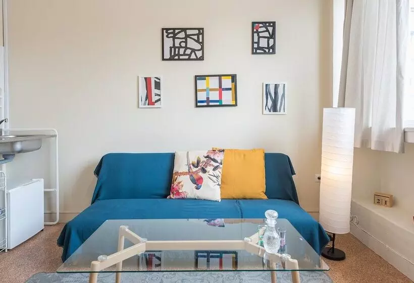 Pension Explore The Art Side Of Omonia