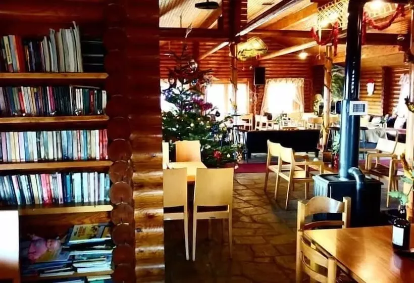 Majatalo Pangeo Forest Village