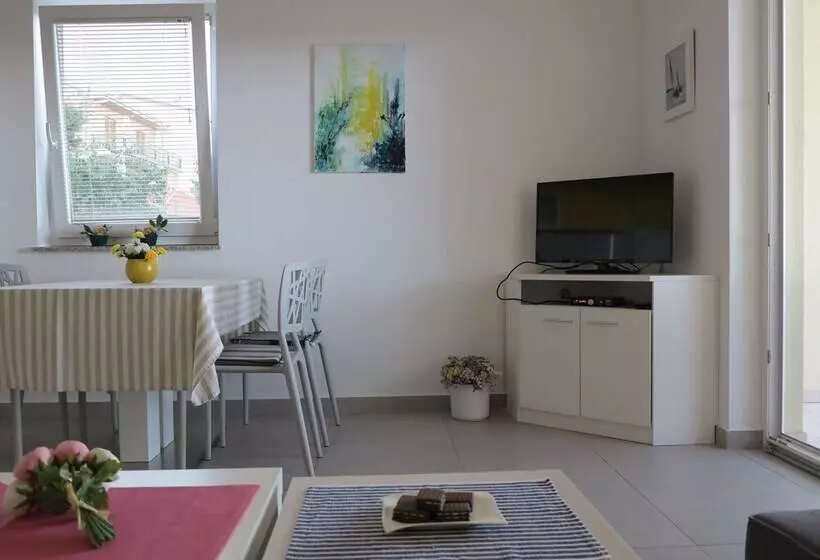 Apartment Adam