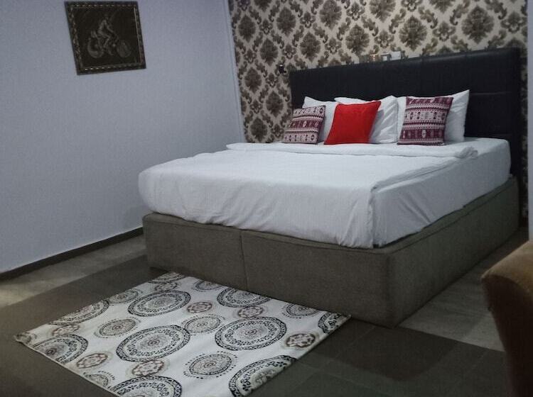 هتل Zoe S International