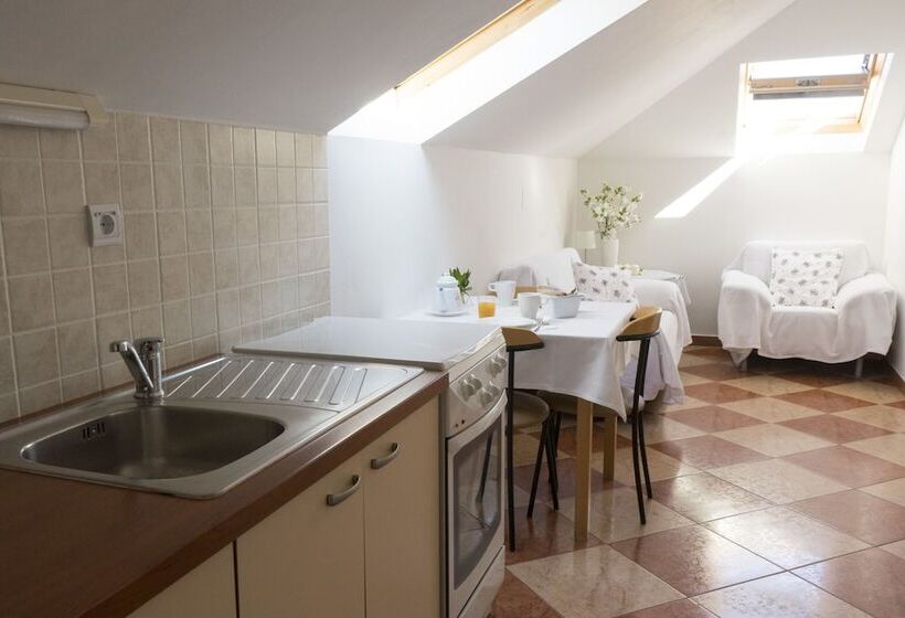 بنسيون Apartments And Rooms Katija & Egon