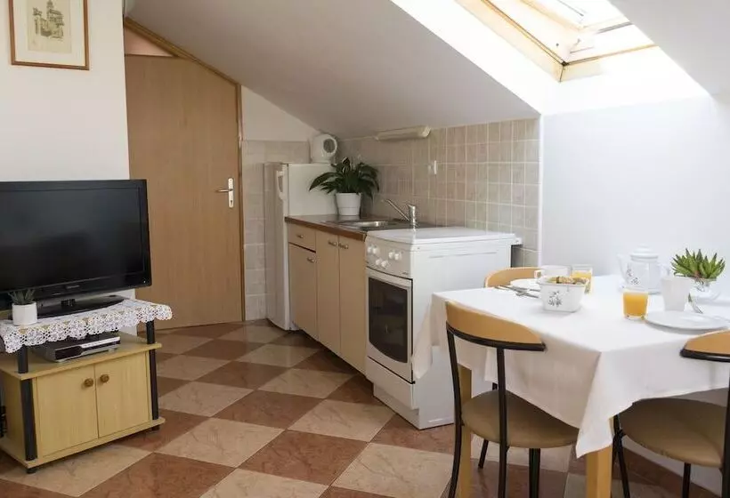 Majatalo Apartments And Rooms Katija & Egon