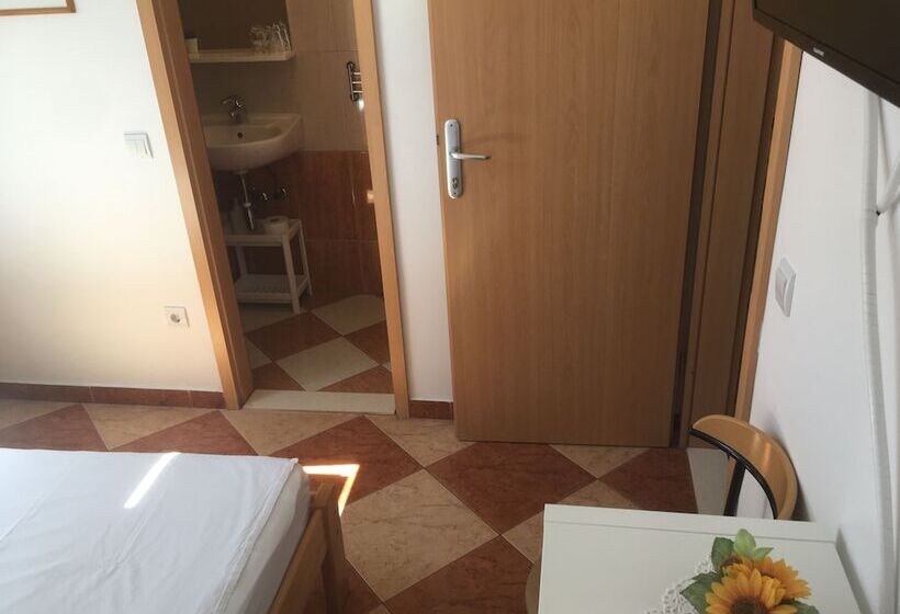 بنسيون Apartments And Rooms Katija & Egon