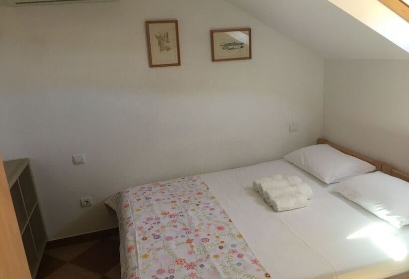 بنسيون Apartments And Rooms Katija & Egon