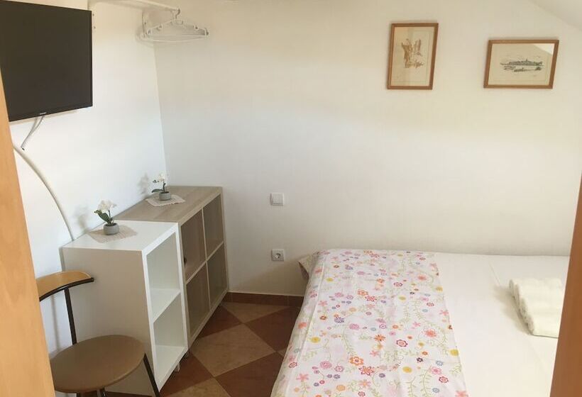 بنسيون Apartments And Rooms Katija & Egon