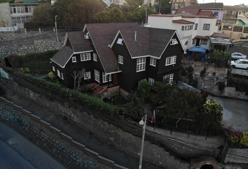 تختخواب و صبحانه Rustika