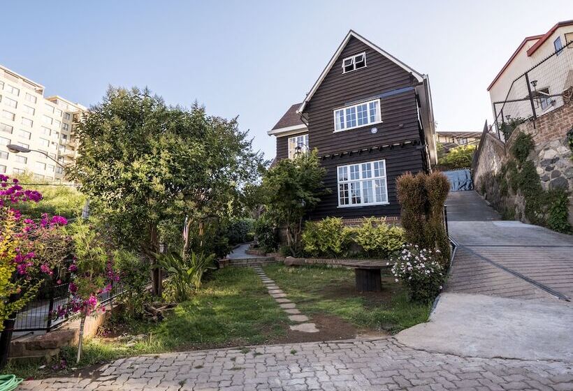 تختخواب و صبحانه Rustika