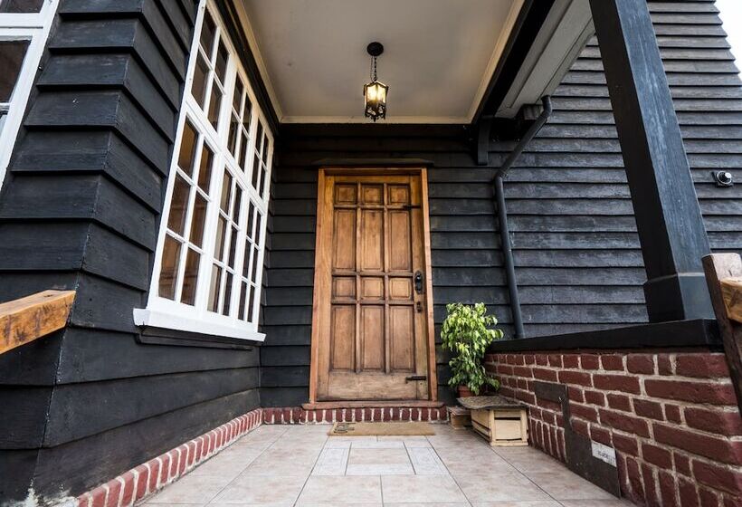 تختخواب و صبحانه Rustika