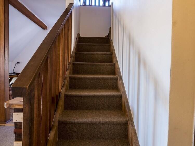 تختخواب و صبحانه Rustika