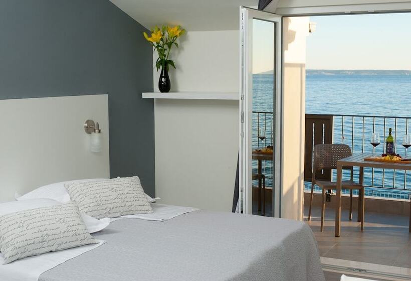 Seaside Luxury Suites