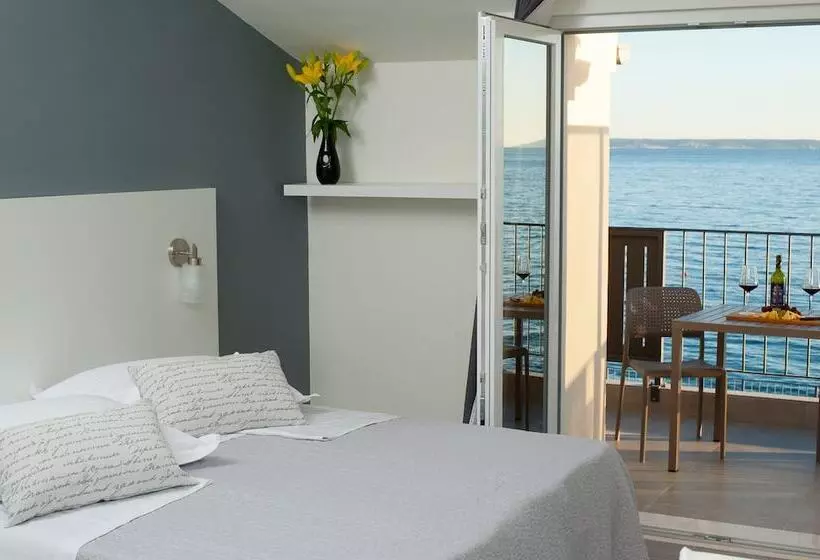Seaside Luxury Suites