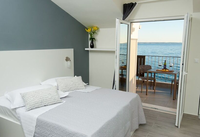 Seaside Luxury Suites