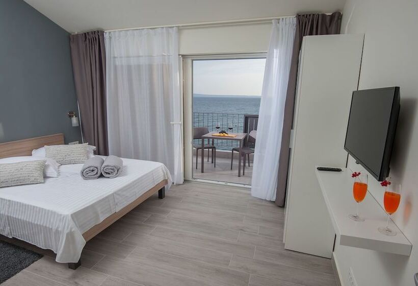 Seaside Luxury Suites