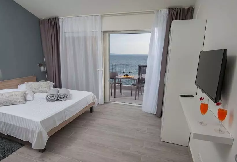 Seaside Luxury Suites