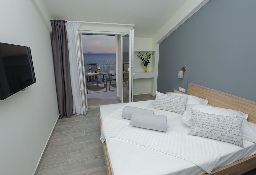 Seaside Luxury Suites