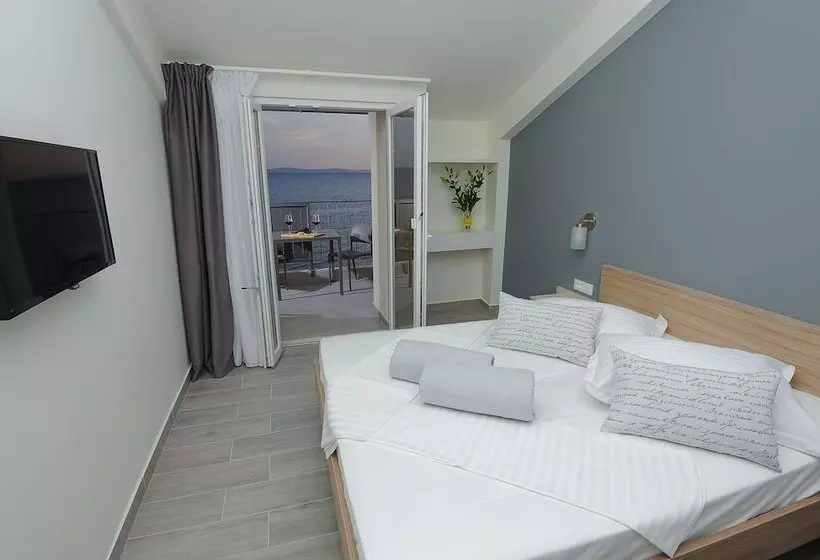 Seaside Luxury Suites
