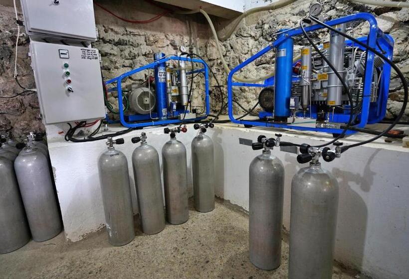 Club Hari Dive Resort