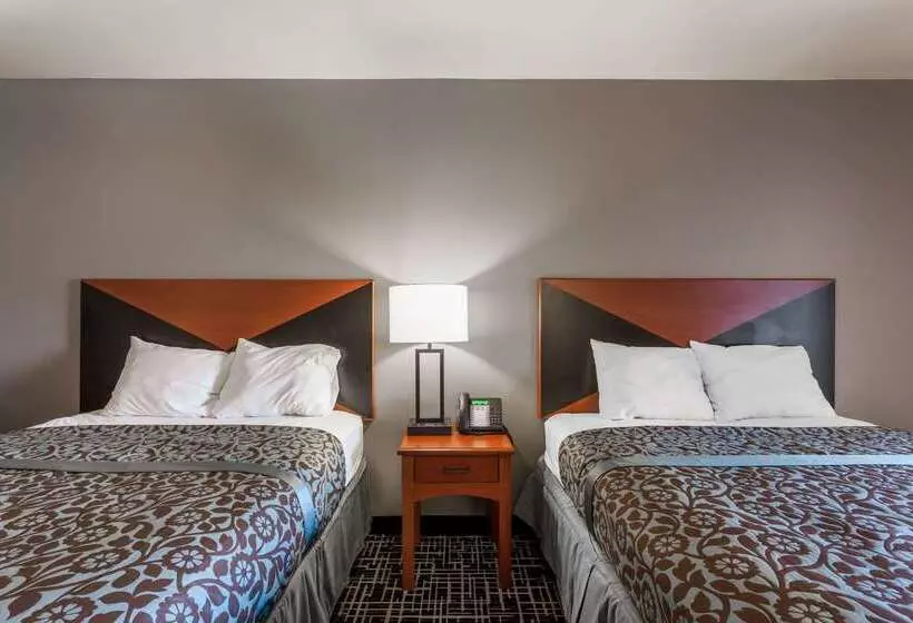 هتل Days Inn & Suites By Wyndham Lancaster Amish Country