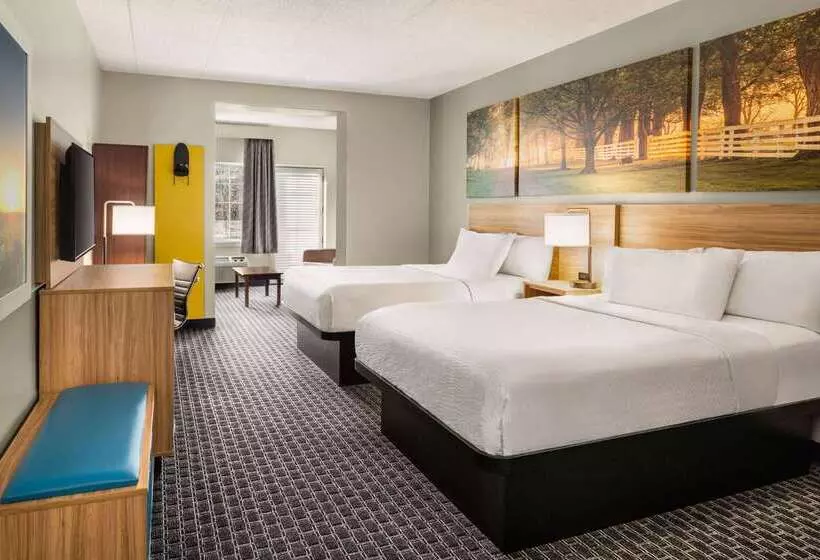 هتل Days Inn & Suites By Wyndham Lancaster Amish Country