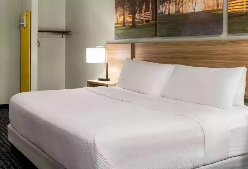 هتل Days Inn & Suites By Wyndham Lancaster Amish Country