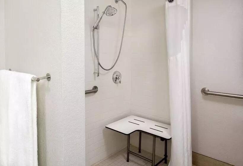 Отель Holiday Inn Express Chesapeake Norfolk, An Ihg