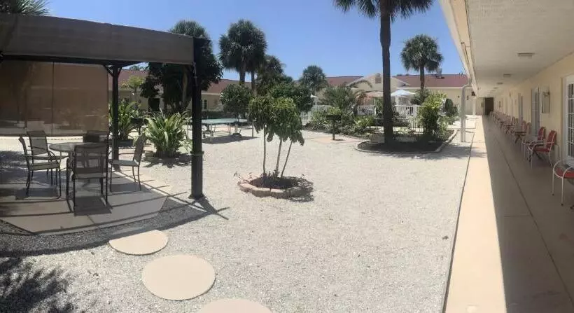 هتل Island Sun Inn & Suites   Venice, Florida Historic Downtown & Beach Getaway