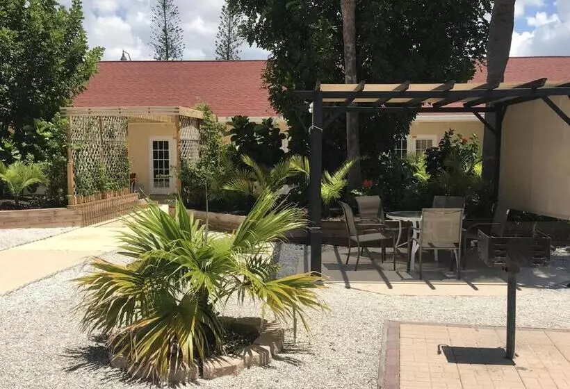 هتل Island Sun Inn & Suites   Venice, Florida Historic Downtown & Beach Getaway