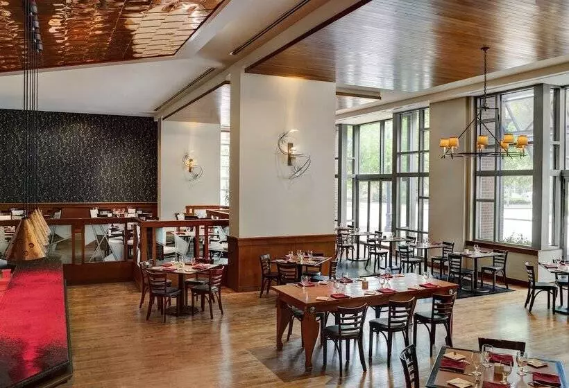 Отель Le Méridien Boston Cambridge