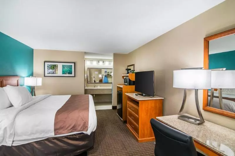 هتل Quality Inn & Suites Near White Sands National Park