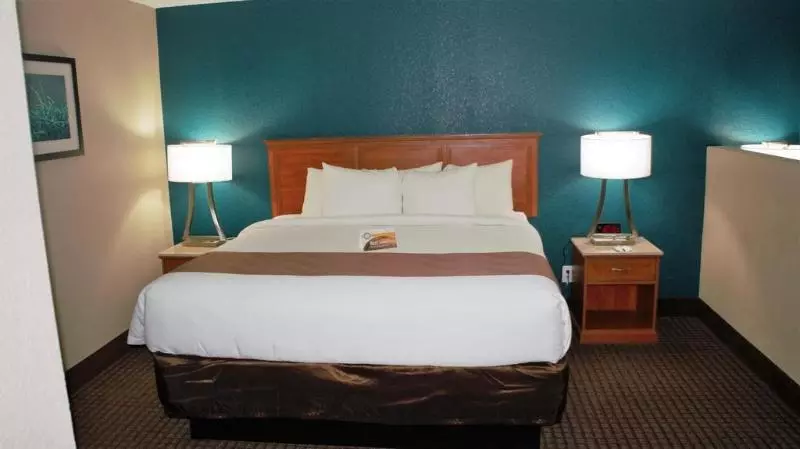 هتل Quality Inn & Suites Near White Sands National Park