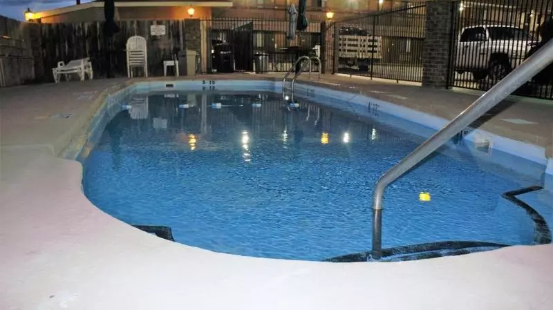 هتل Quality Inn & Suites Near White Sands National Park