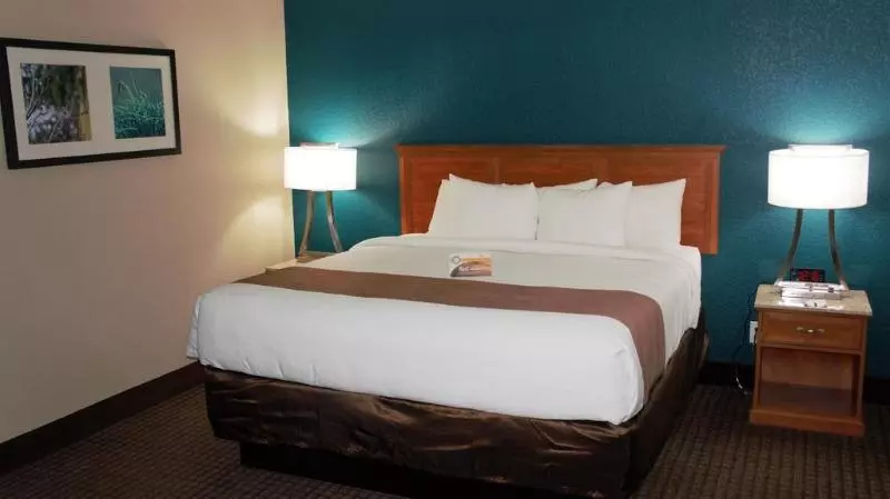 هتل Quality Inn & Suites Near White Sands National Park