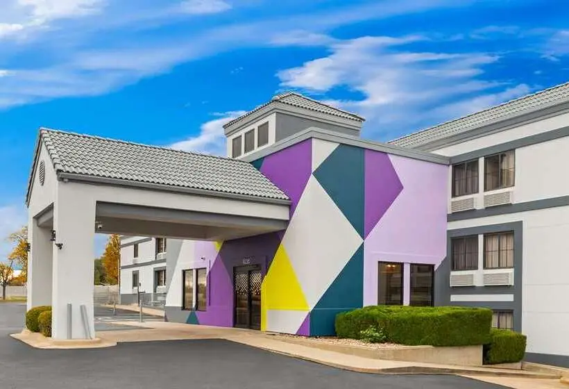 هتل Spark By Hilton Wichita East