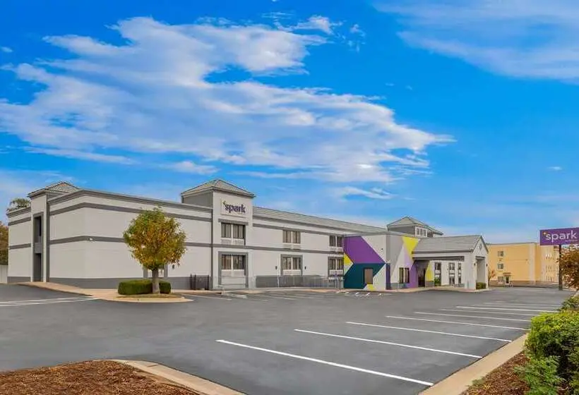 هتل Spark By Hilton Wichita East