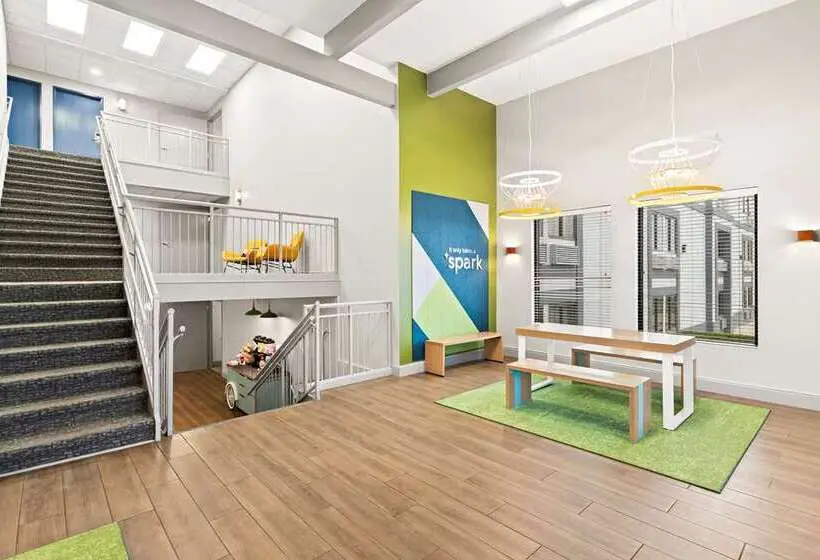 هتل Spark By Hilton Wichita East