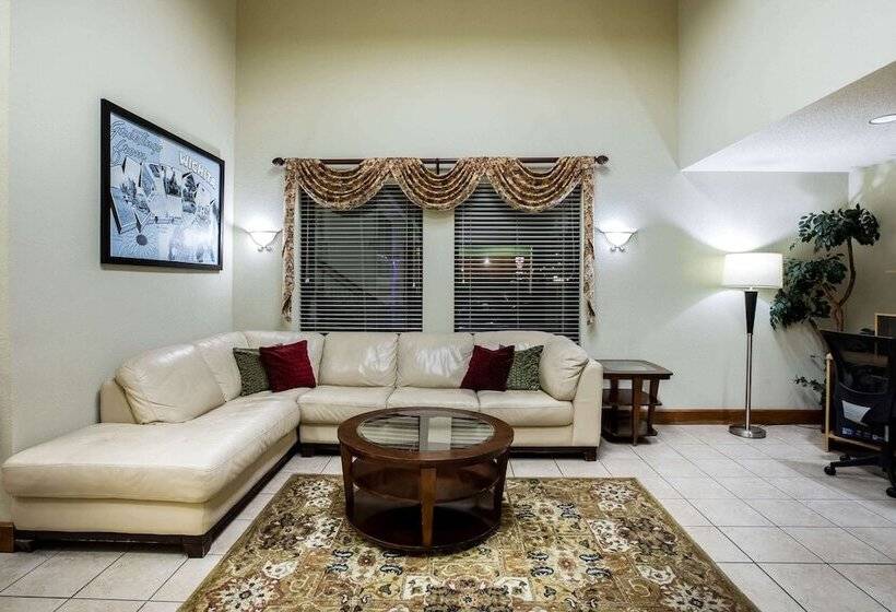 هتل Spark By Hilton Wichita East