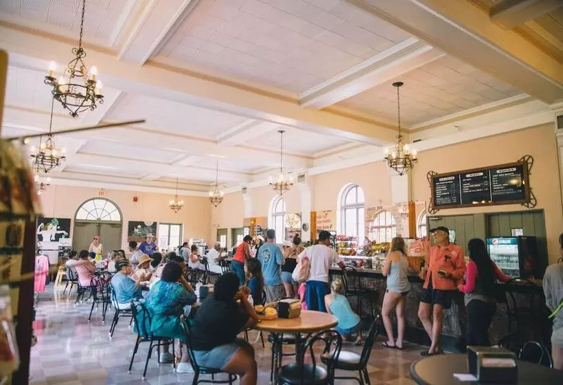 فندق The Lodge At Wakulla Springs